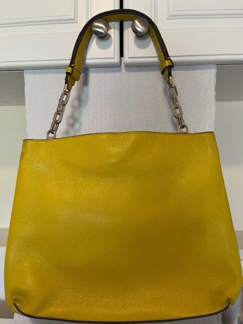 Kate Spade New York chain shoulder bag. - Picture 2 of 7